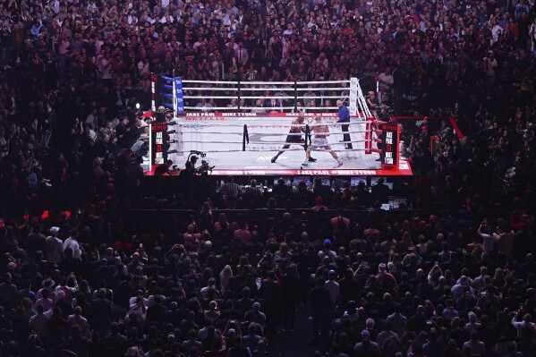 Canelo Alvarez changes course, drops Paul fight to sign big deal with Riyadh Season | AP News
