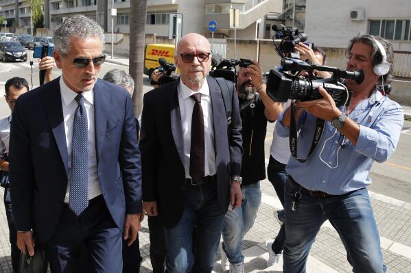 Canadian-born film director Paul Haggis, center, arrives with his lawyer Michele Laforgia at Brindisi law court in southern Italy, Wednesday, June 22, 2022, to be heard by prosecutors investigating a woman's allegations he had sex with her without her consent over the course of two days. Under Italian law, a judge, after hearing arguments from both prosecutors and defense lawyers, will rule on whether Haggis can be set free pending possible additional investigation. (AP Photo/Salvatore Laporta)