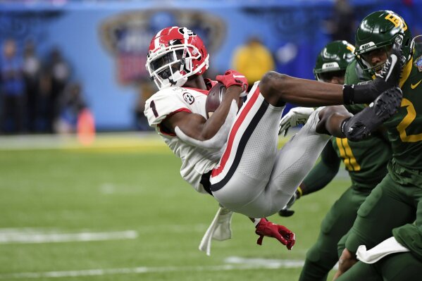 WATCH: UGA Football WR George Pickens Scores LONG TD On Monday Night  Football