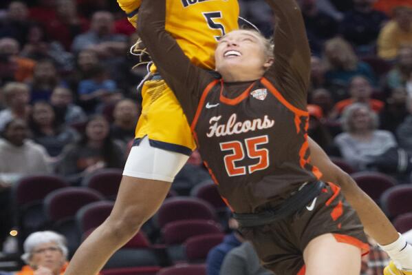 Toledo's Quinesha Lockett (5) passes over Bowling Green's Lexi Fleming (25) during the first half of an NCAA college basketball game in the championship of the Mid-American Conference Tournament in Cleveland, Saturday, March 11, 2023. (AP Photo/Phil Long)