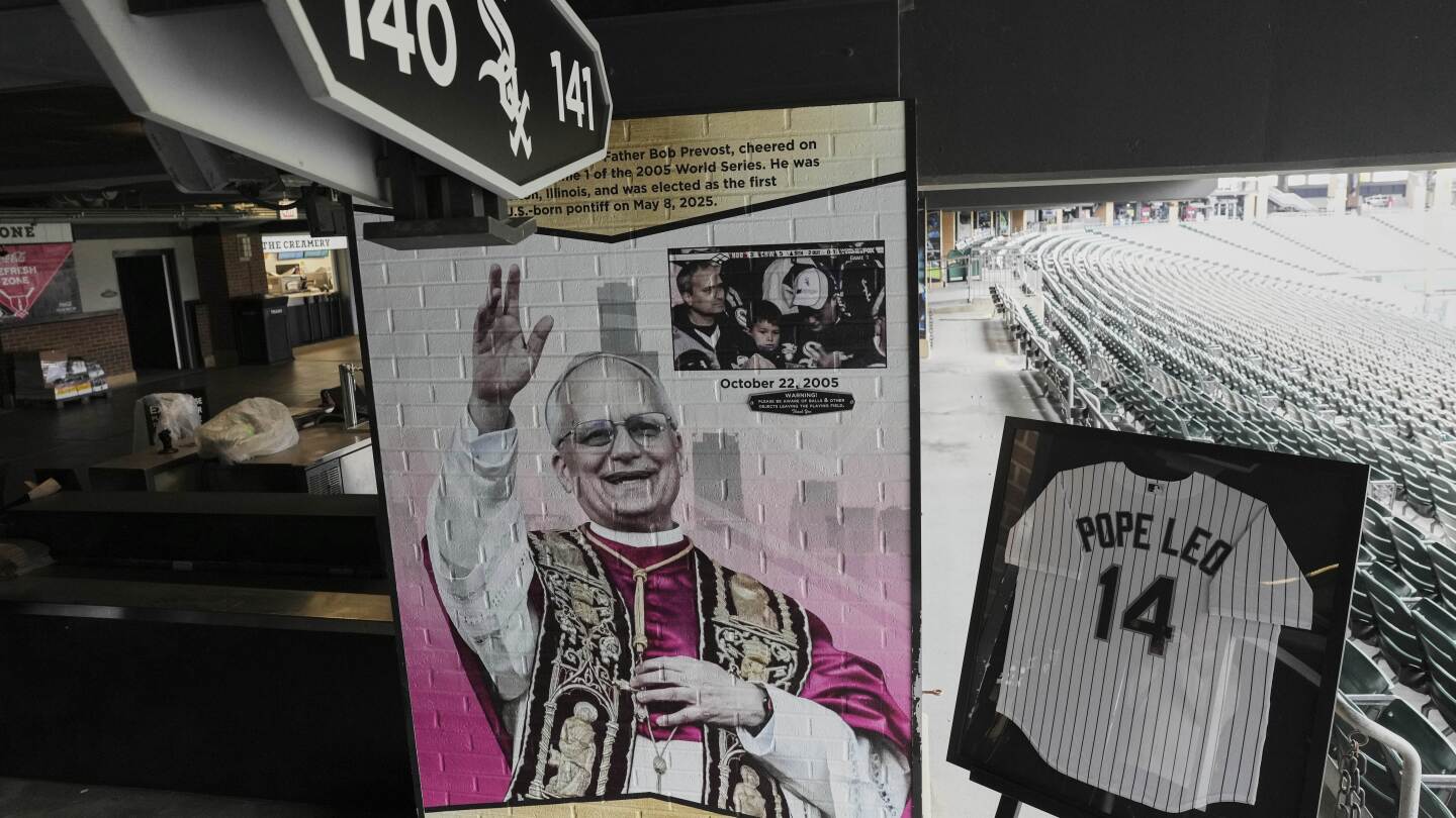 Medias Blancas honran al papa León XIV con instalación en asiento que ocupó en la Serie Mundial