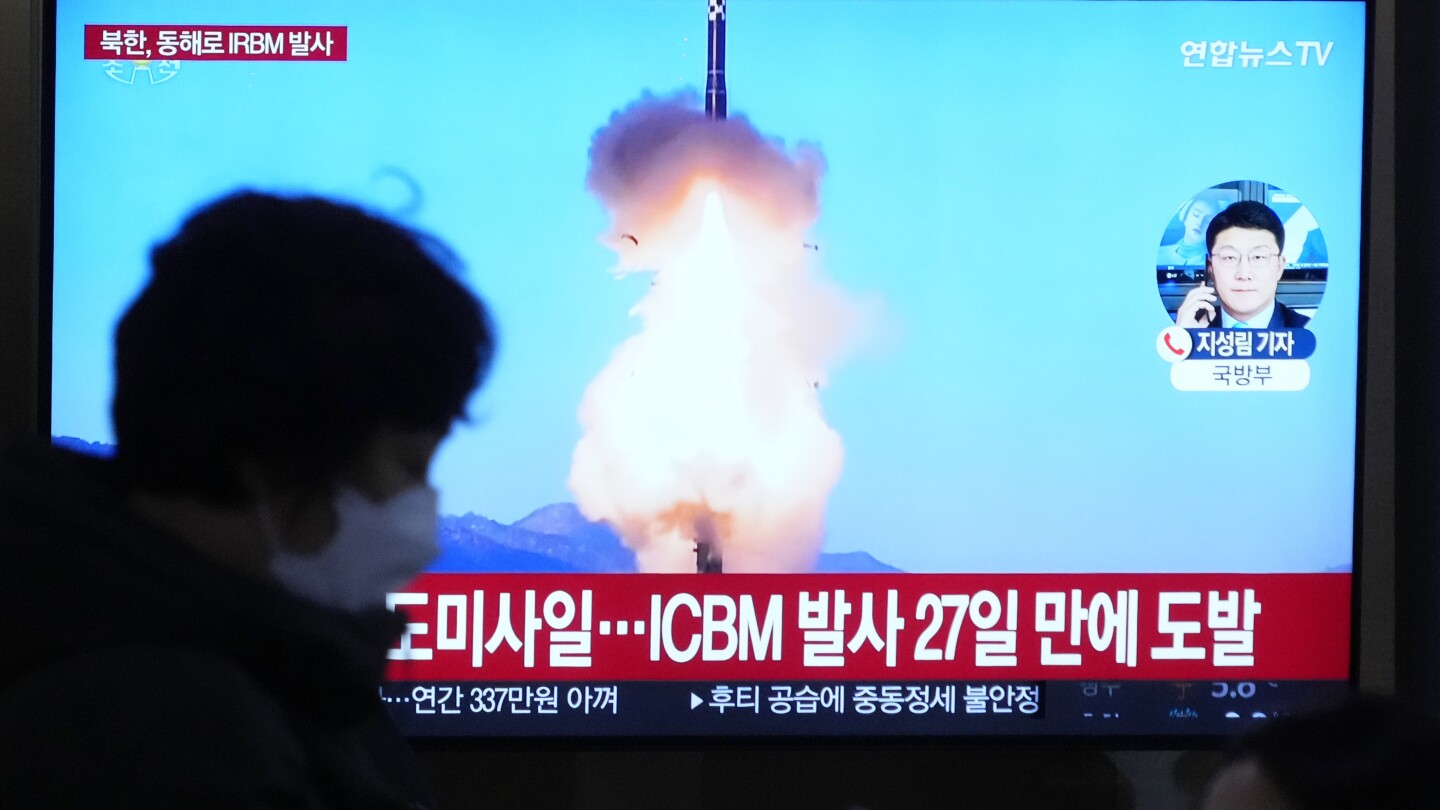 Северна Корея твърди, че е тествала ракета с твърдо гориво, оборудвана с хиперзвуково оръжие