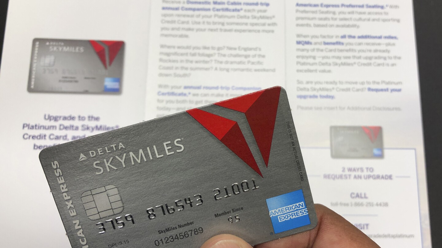 AmEx се опитва да спечели заядливите клиенти на Delta с обновени кредитни карти SkyMiles