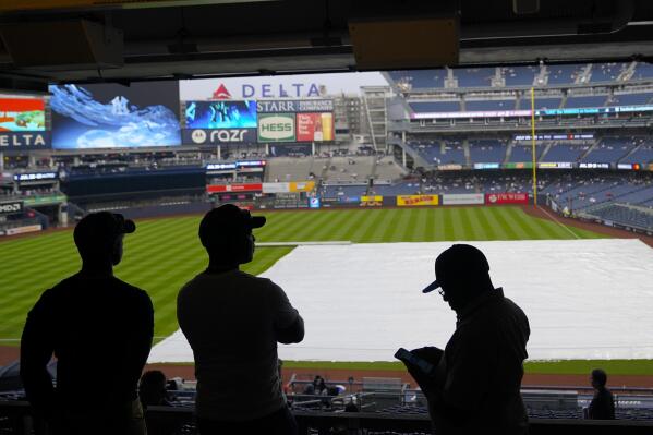 Yankees fans less than thrilled with the return of struggling