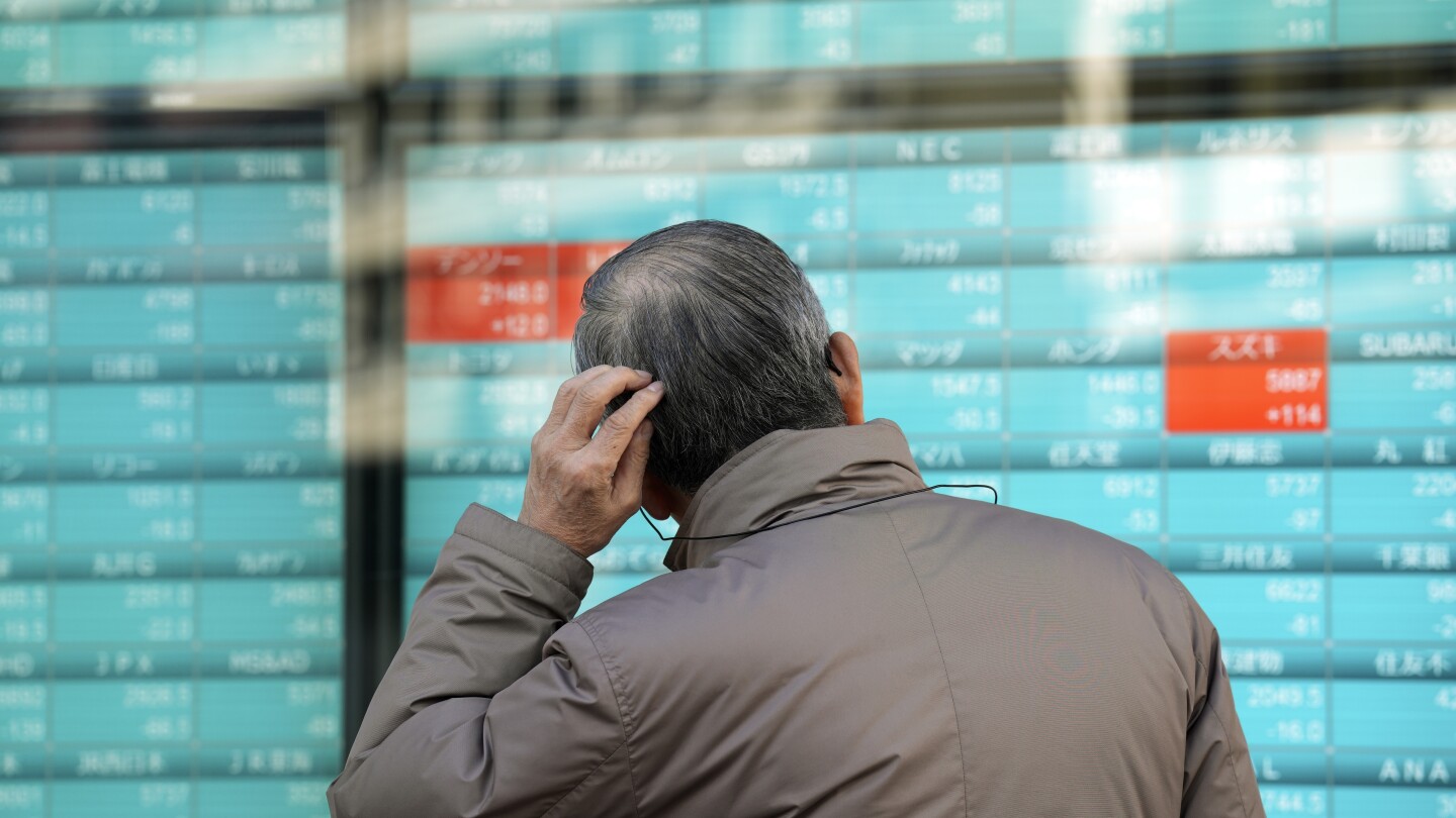 Фондов пазар днес: Азиатските акции се повишиха след леки печалби на Уолстрийт