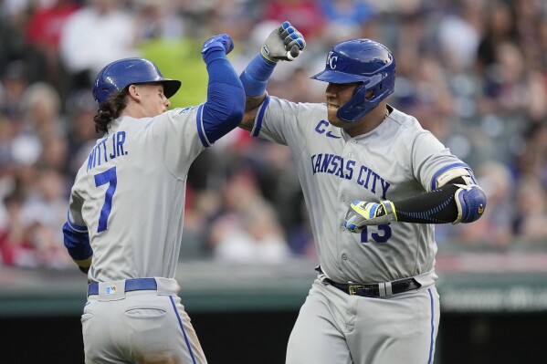 Royals put All-Star catcher Salvador Perez on 7-day concussion