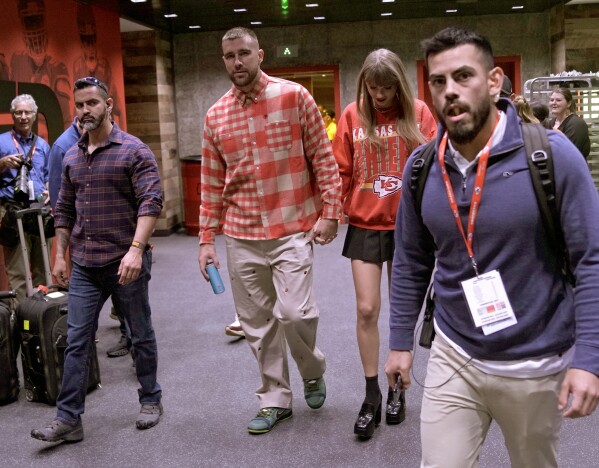  Travis Kelce and Taylor Swift leave Arrowhead stadium after an NFL football game in October. (AP Photo/Charlie Riedel,)
