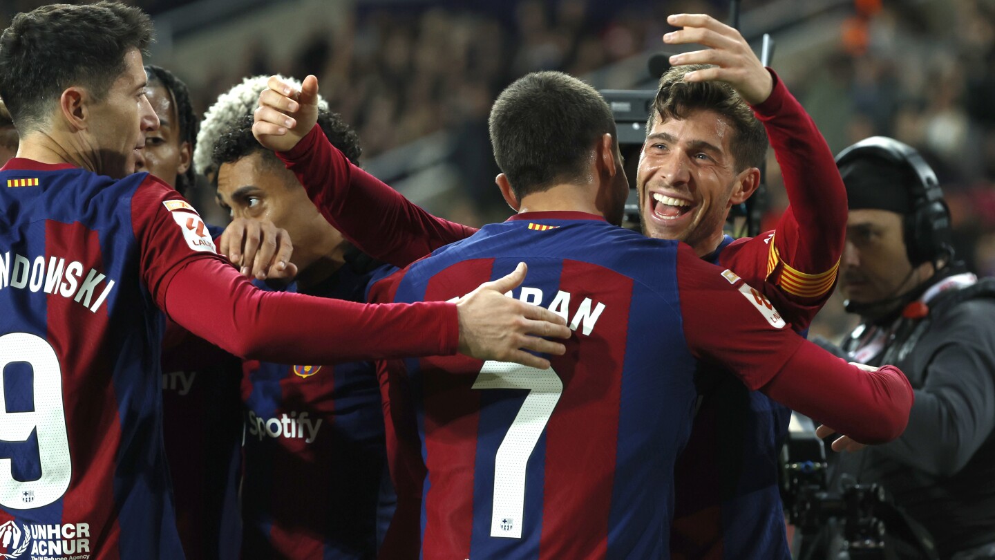 МАДРИД AP — Барселона спечели трудна победа с 3 2 над