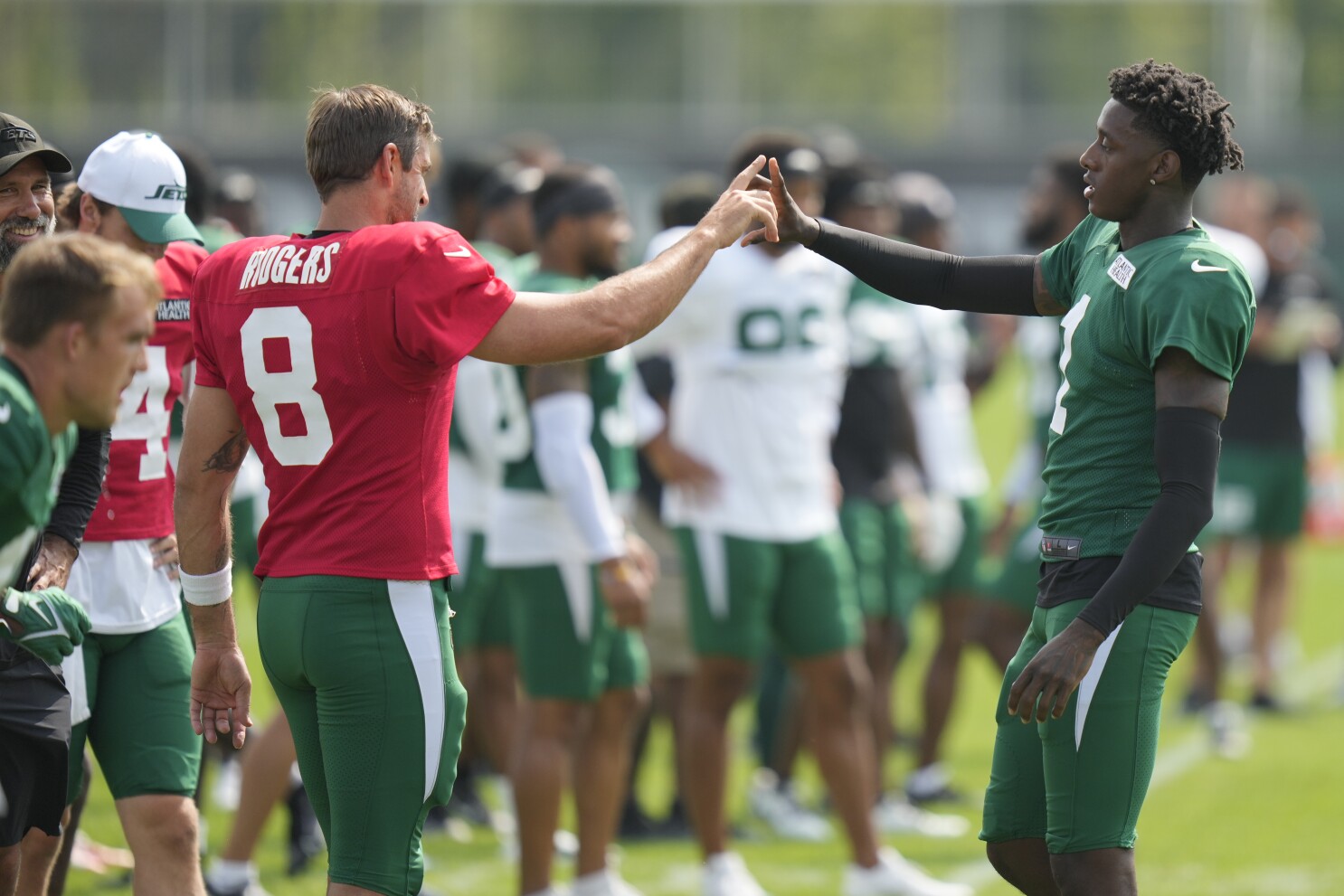 Jets' Sauce Gardner struggles when asked about Giants' Daniel Jones: 'He's  a good quarterback' | AP News