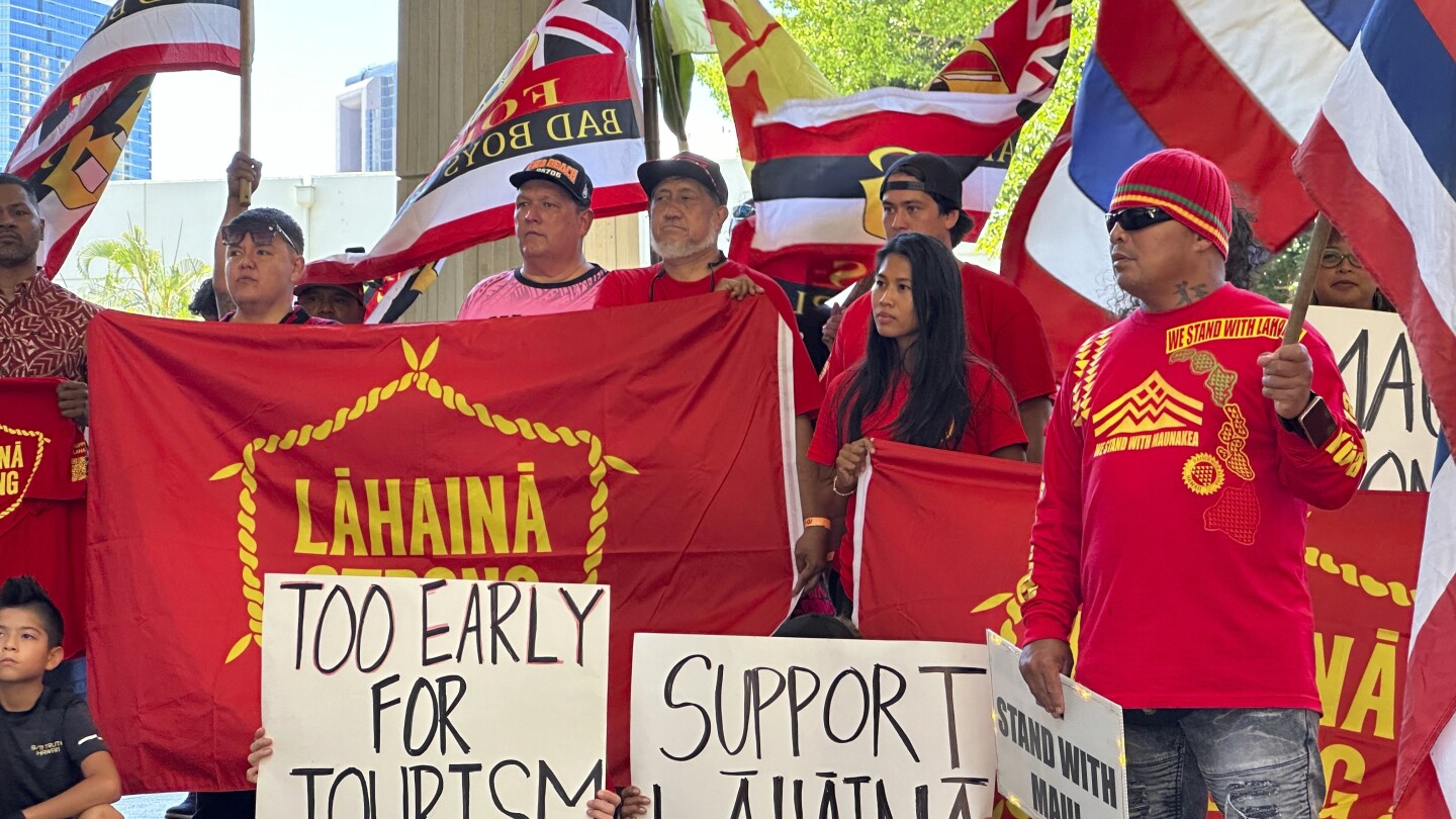 Lahaina residents deliver petition asking Hawaii governor to delay tourism reopening
