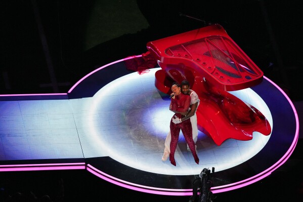 Usher, right, and Alicia Keys perform during halftime of the NFL Super Bowl 58 football game between the San Francisco 49ers and the Kansas City Chiefs Sunday, Feb. 11, 2024, in Las Vegas. (APPhoto/David J. Phillip)