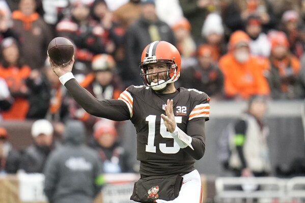 Cleveland Browns quarterback Joe Flacco throws during the first half of an NFL football game against the Jacksonville Jaguars, Sunday, Dec. 10, 2023, in Cleveland. (AP Photo/Sue Ogrocki)
