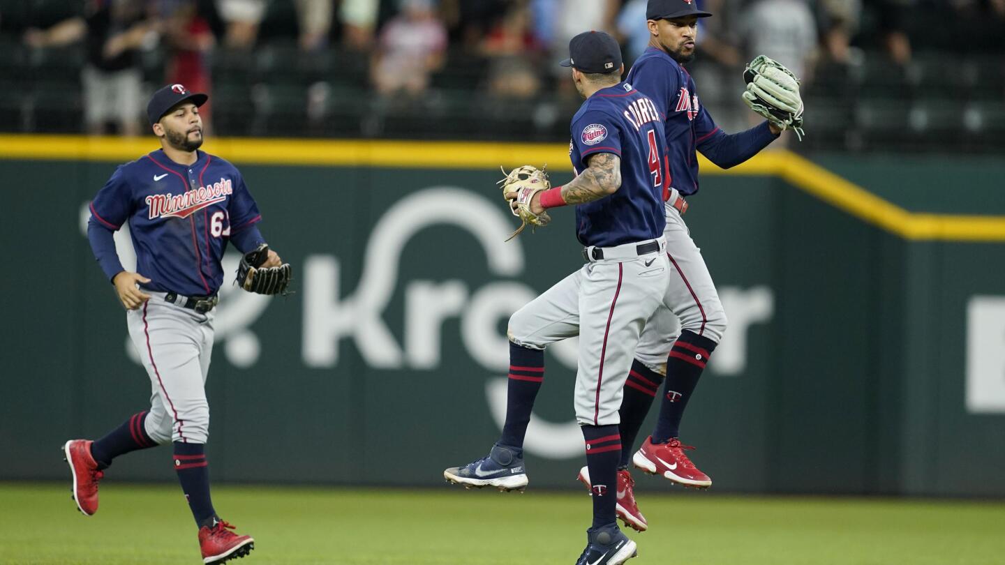 Watch: Byron Buxton leaps for an unbelievable catch