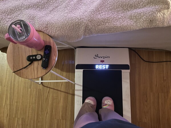 Hope Zuckerbrow, founder of the cozy cardio wellness movement, shows her workout set-up, including a walking pad, smoothie and remote control for watching television. (Hope Zuckerbrow via 麻豆传媒app)
