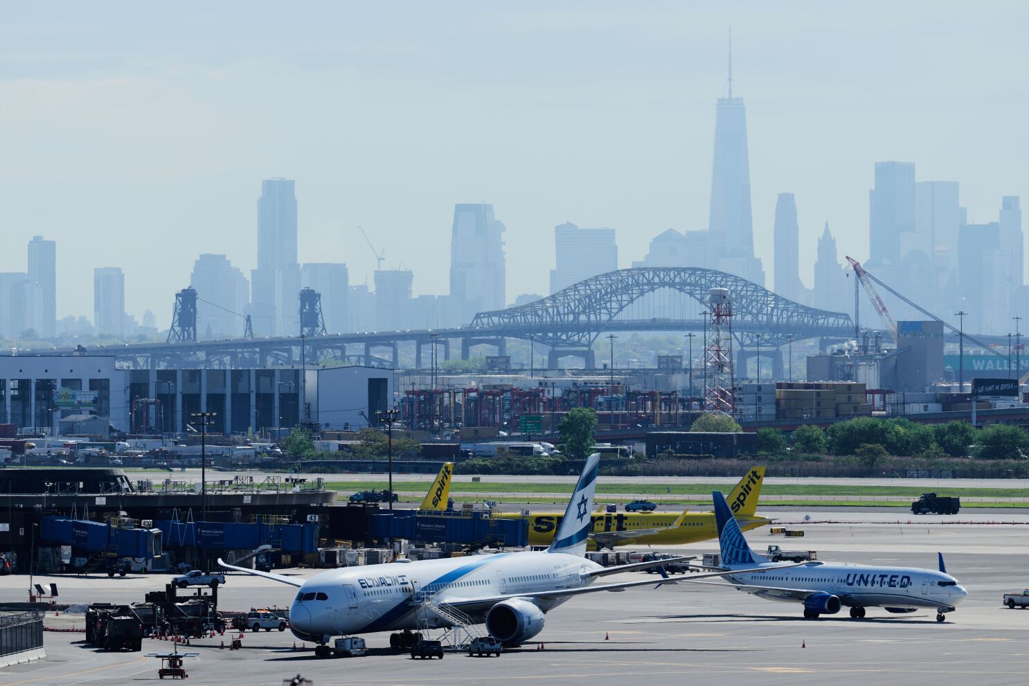 FAA extends flight limits at Newark airport into June because of controller shortage and tech issues