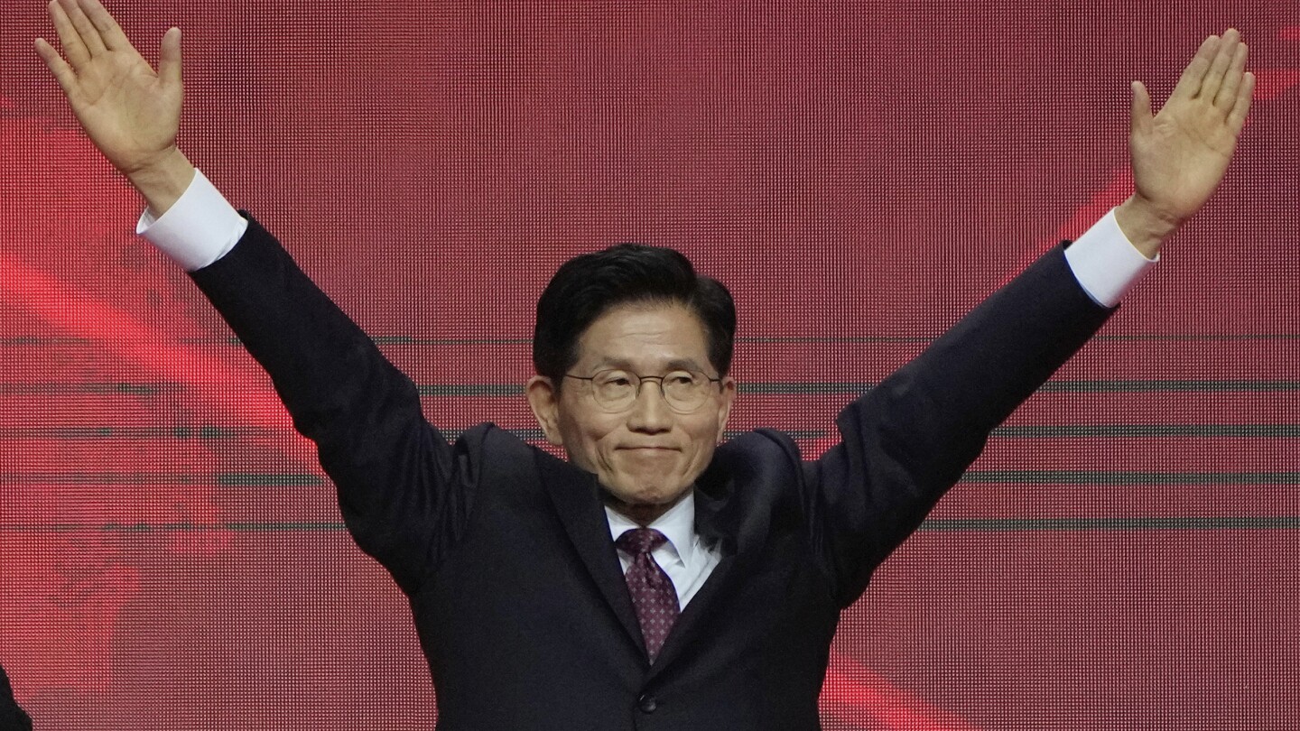 South Korea’s main conservative party nominates Kim Moon Soo as its presidential candidate