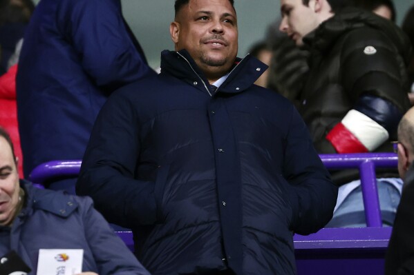 FILE - Former Real Madrid player Ronaldo Nazário, now president of Valladolid, looks out onto the pitch before a Spanish La Liga soccer match between Valladolid and Real Madrid in Valladolid, Spain, Friday, Dec. 30, 2022. Two-time World Cup winner Nazário agreed to sell his stake in embattled Brazilian soccer club Cruzeiro, Monday, April 29, 2024. (AP Photo/Pablo Garcia, File)