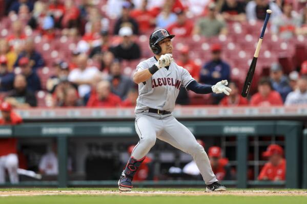 Steven Kwan's great sliding catch, 07/01/2023