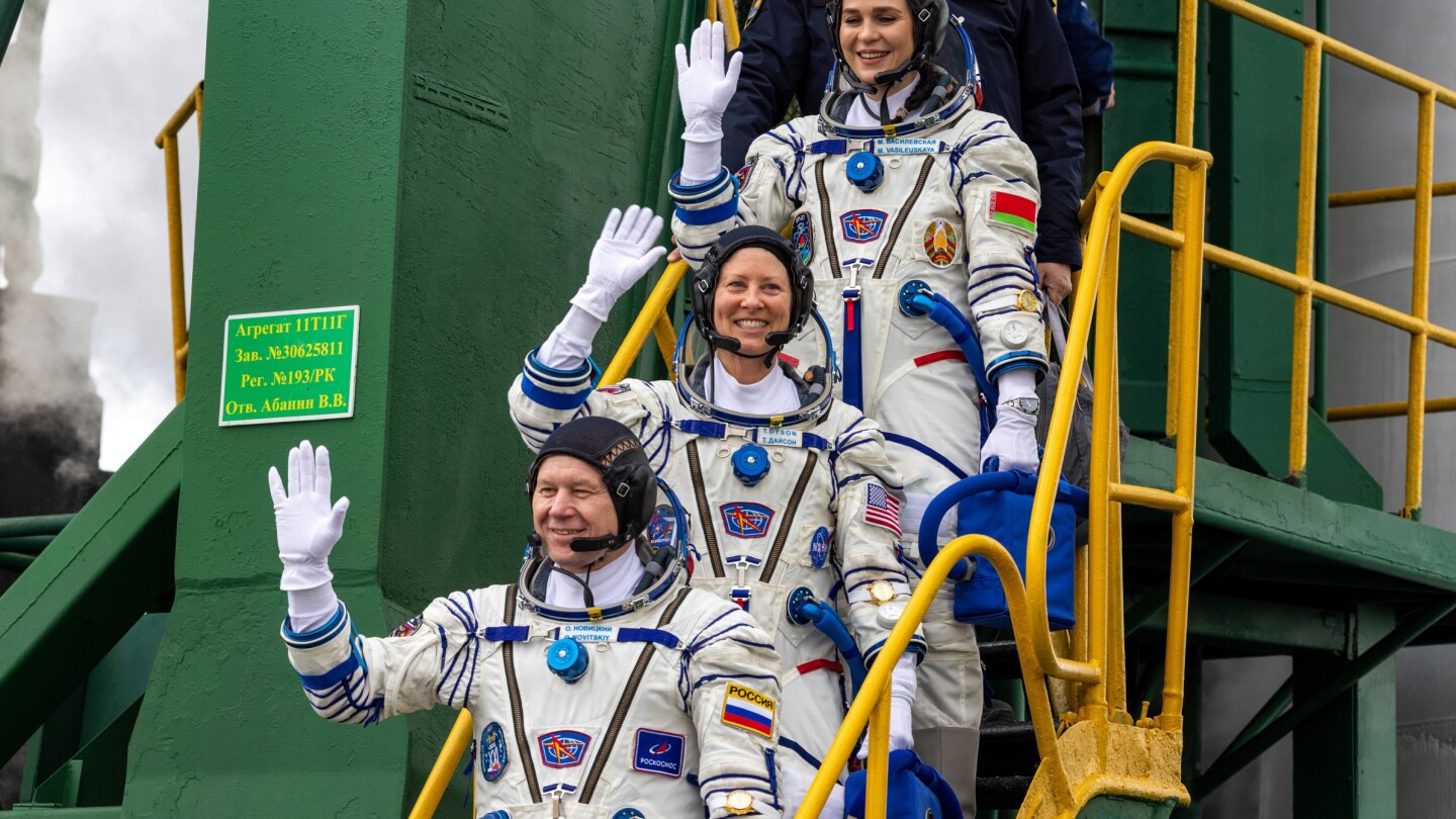 Российское космическое агентство прекратило отправку троих космонавтов на МКС