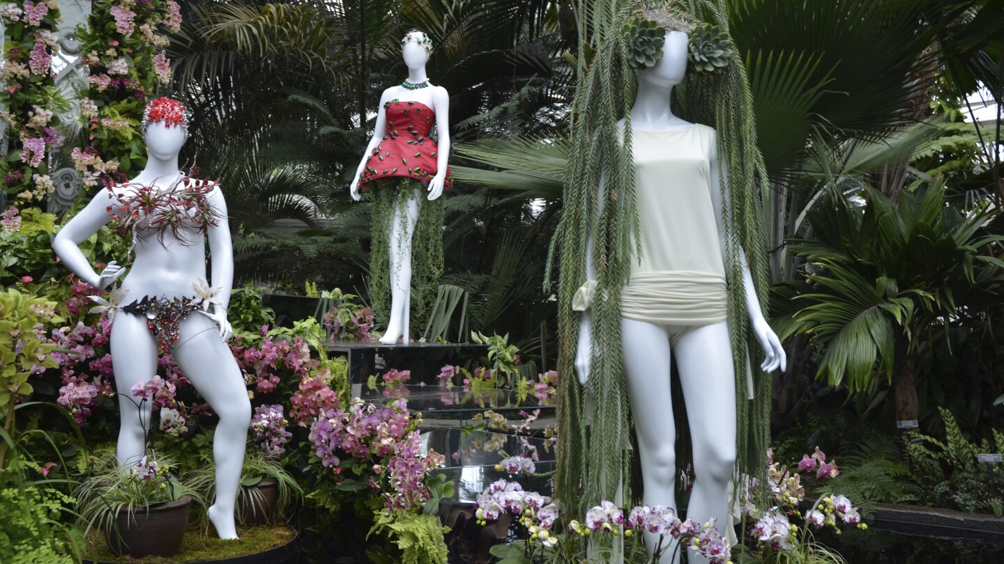Орхидеите като муза: Цветя и моден микс в оранжерията на ботаническата градина на Ню Йорк