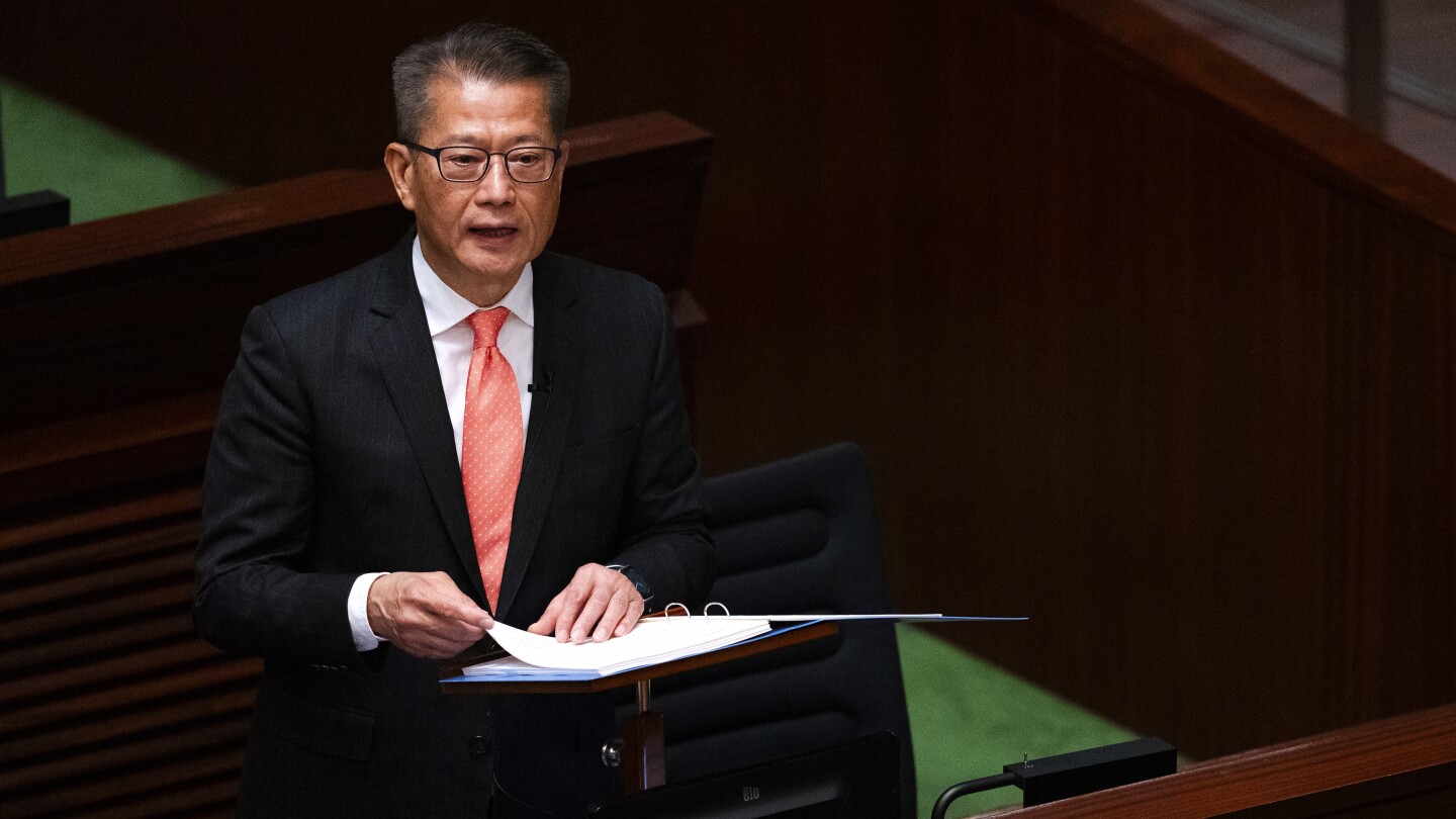 ХОНКОНГ AP — Правителството на Хонконг вдигна ограниченията върху сделките