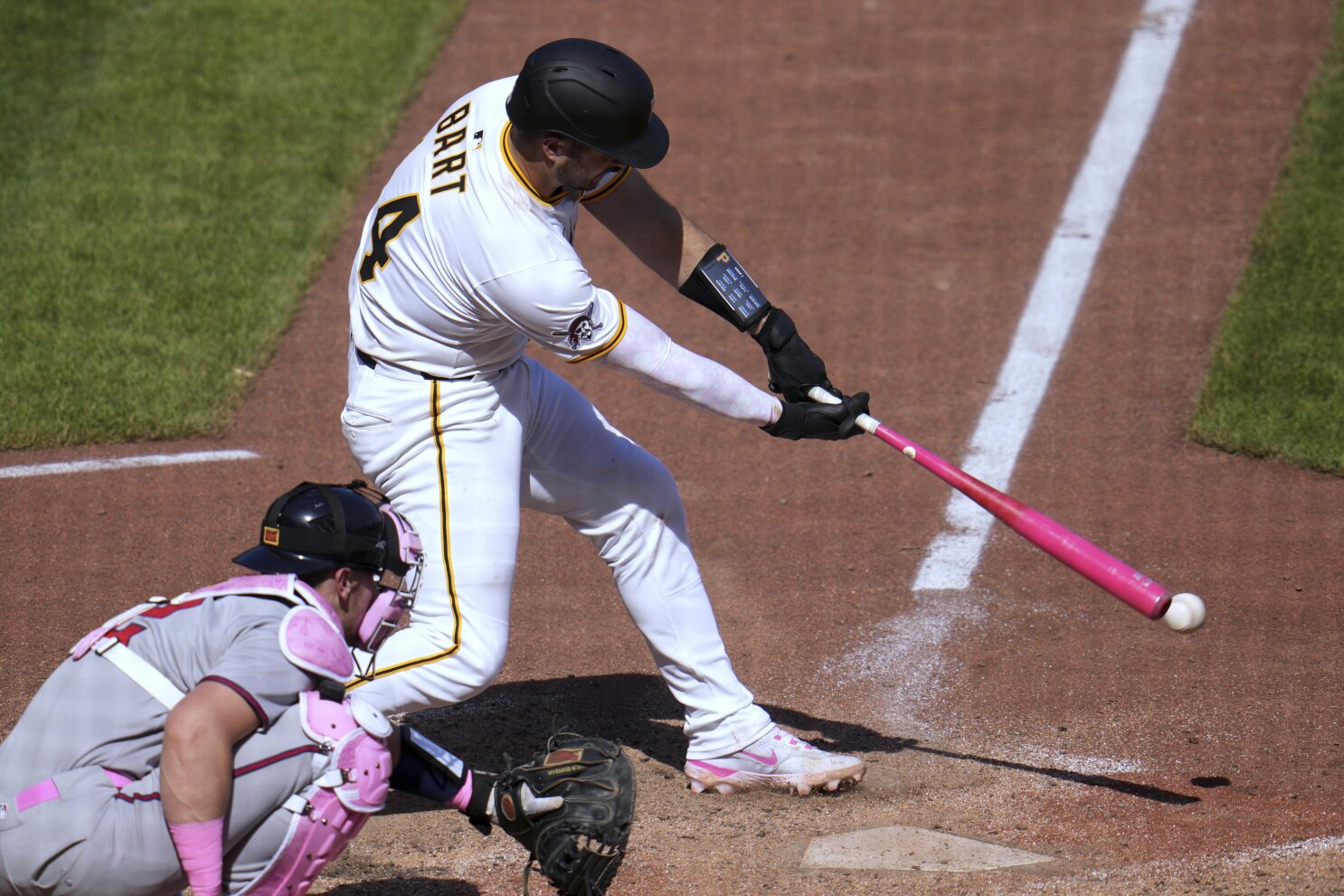 Joey Bart's hard ground ball in the bottom of the ninth inning gives Pirates a 4-3 win over Braves