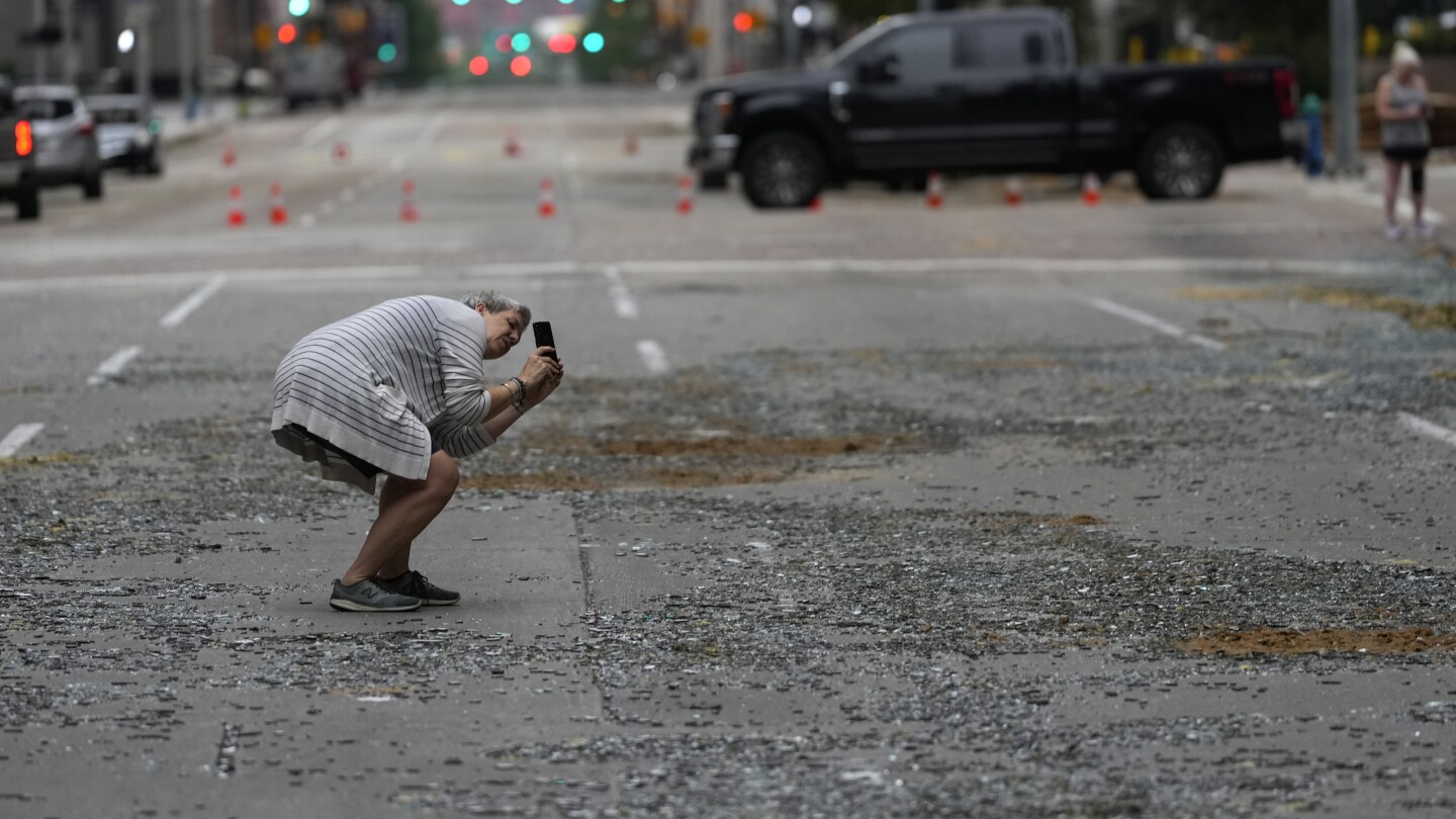 Devastating Storm Leaves Houston with out Energy and Faces Excessive Warmth