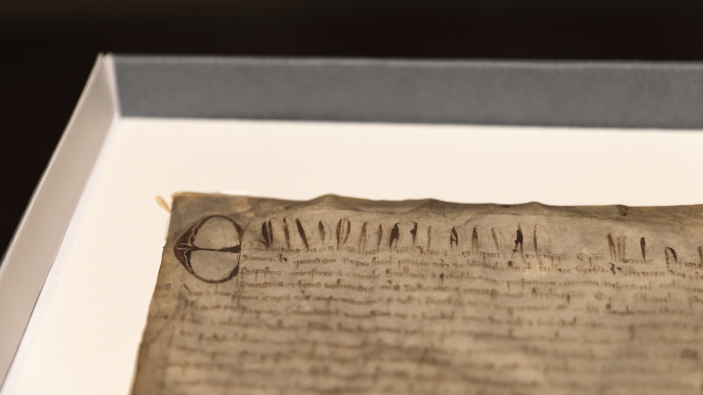 Харвард смяташе, че има евтино копие на Magna Carta. It turned out be extremely rare