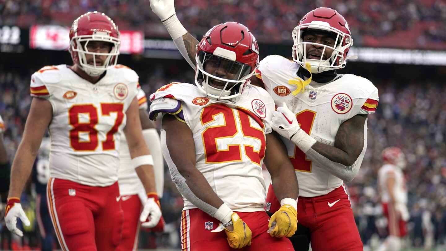 Chiefs aim to lock up AFC West, continue dominance of Raiders in Christmas  Day matchup