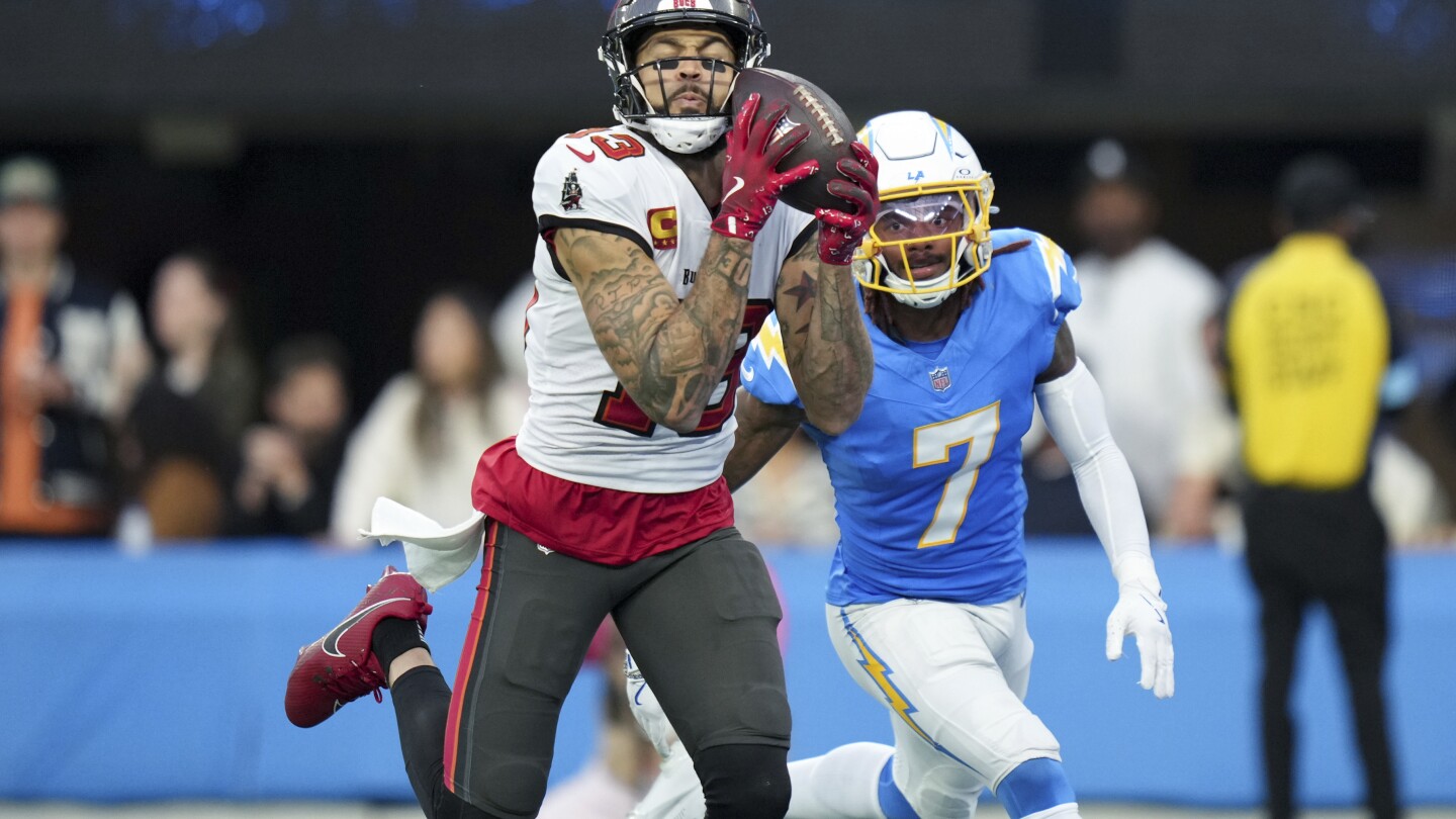 Buccaneers Defeat Chargers 40-17 in Los Angeles
