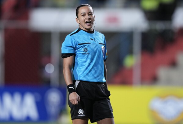 FILE - Referee Edina Alves of Brazil officiates during a Copa Sudamericana Group A soccer match at the Municipal de Villa Ingenio stadium in El Alto, Bolivia, April 25, 2024. Women match officials were appointed to work the Copa America for the first time on Friday, May 24, 2024. (AP Photo/Juan Karita, File)