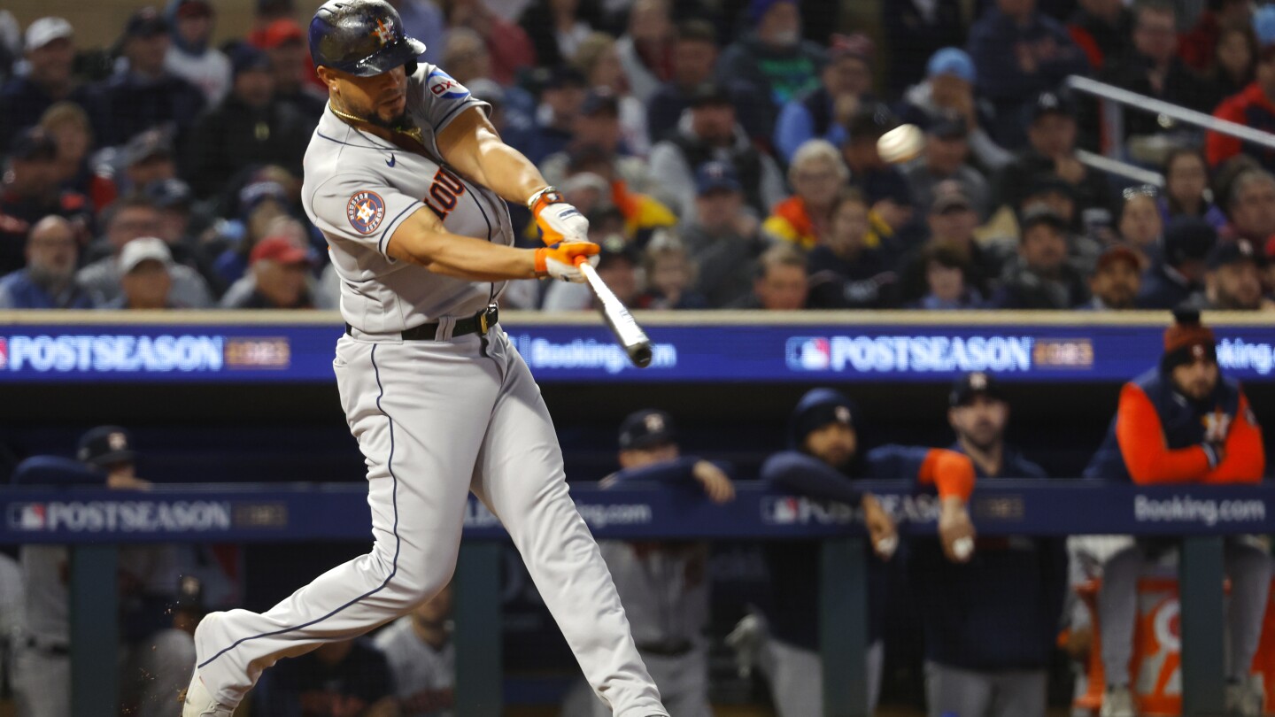 Carlos Correa, Jose Altuve power Astros to ALCS Game 1 win over Red Sox