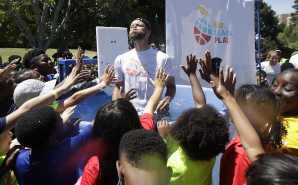 Stephen and Ayesha Curry make new commitment to boosting Oakland schools,  children and families | AP News