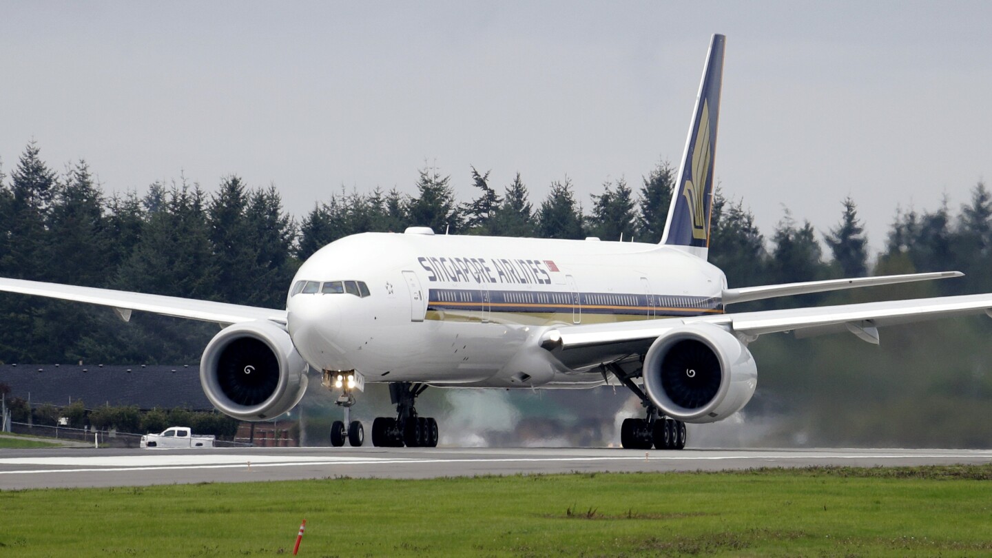 1 dead, others injured after London-Singapore flight hit severe turbulence, Singapore Airlines says