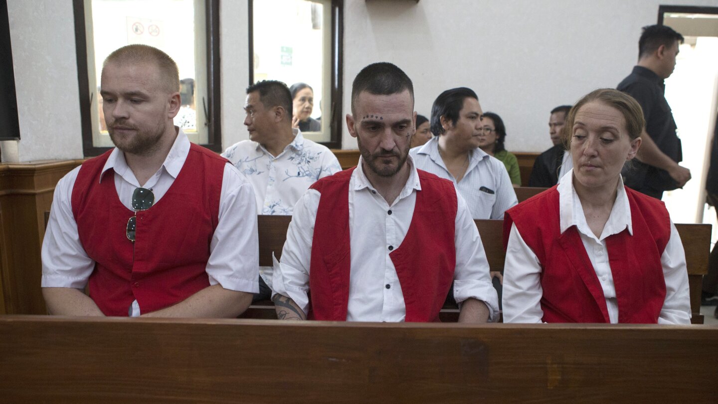 3 British nationals accused of smuggling drugs face the death penalty in Indonesia