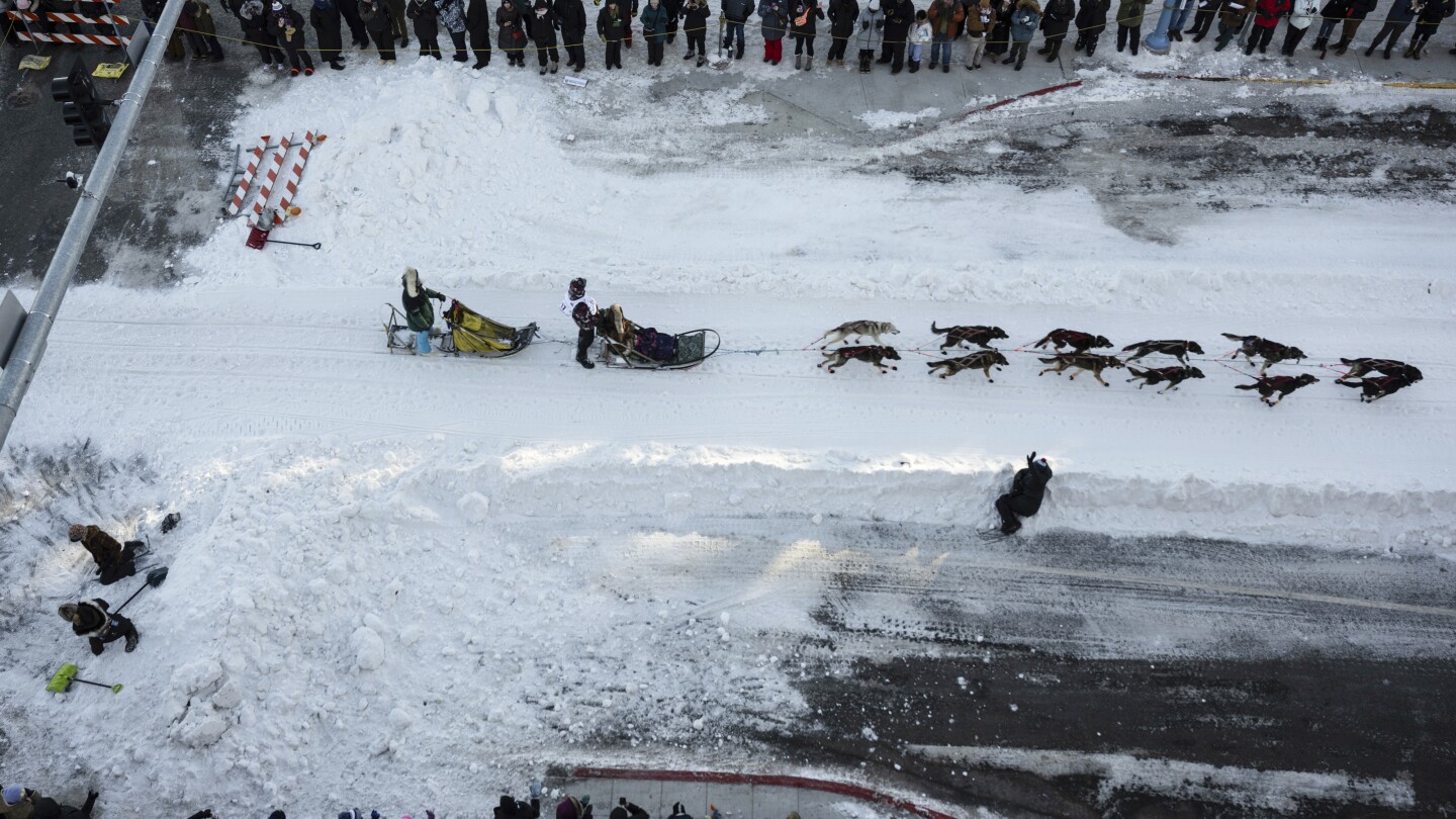 Смъртните случаи на кучета съживяват призивите за край на Iditarod, състезанието за издръжливост с дълбоки корени в традицията на Аляска