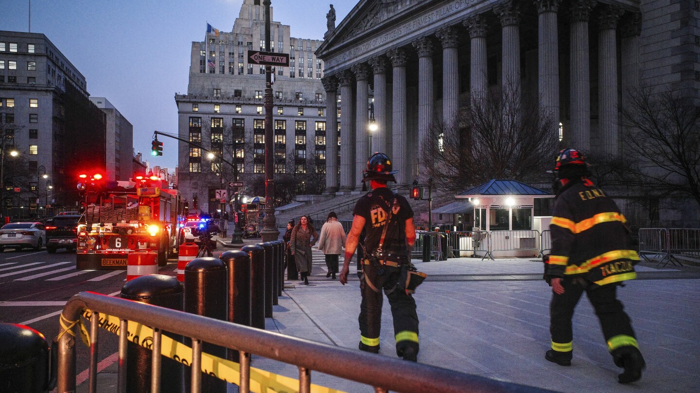 Прокурорите казват, че заподозреният за пожар в съда в Ню Йорк е изгорил документи с оплаквания относно наказателното правосъдие