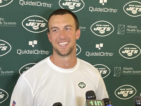 Jets' Robert Saleh remains confident in Zach Wilson, but