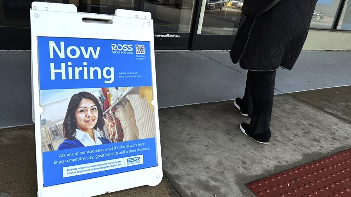 Заявленията за обезщетения за безработица в САЩ отново намаляват, тъй като пазарът на труда продължава да процъфтява