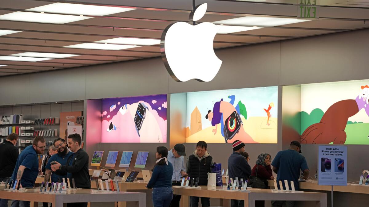 Apple Trims Retail Employee Raises Following Disappointing iPhone Sales Quarter