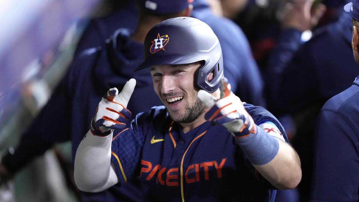 Lance McCullers throws 7 scoreless, Astros beat Giants 6-4