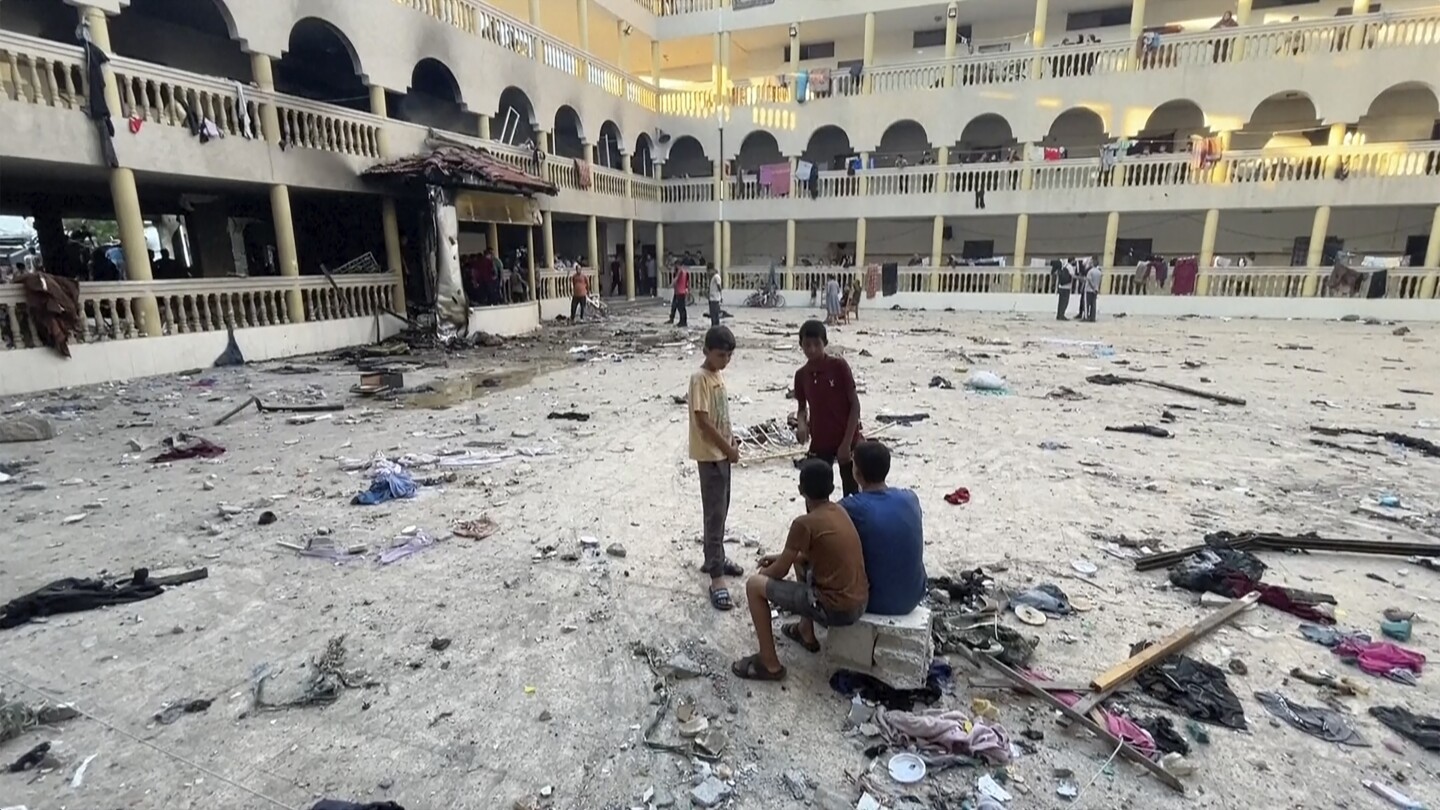 イスラエル・ハマス戦争：イスラエルによるガザ市の学校襲撃で60人以上死亡