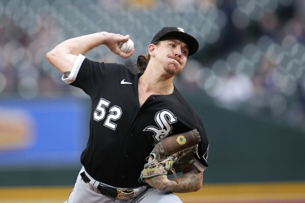 Clevinger and bullpen pitch 3-hitter, White Sox beat Tigers 6-0