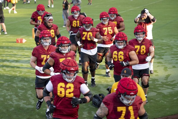 Southern California NCAA college football players practice in Los Angeles, Friday, July 28, 2023. (David Crane/The Orange County Register via AP)