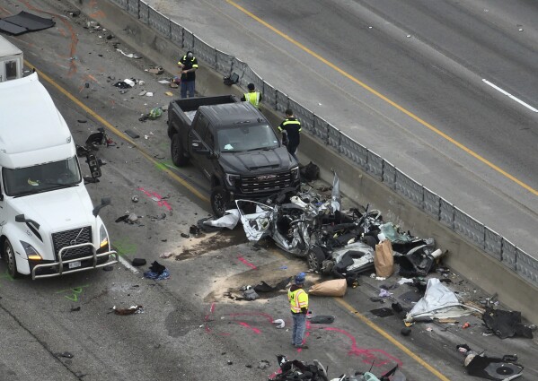Man charged with intoxication manslaughter in Texas crash involving 17 vehicles that killed 5 people | AP News