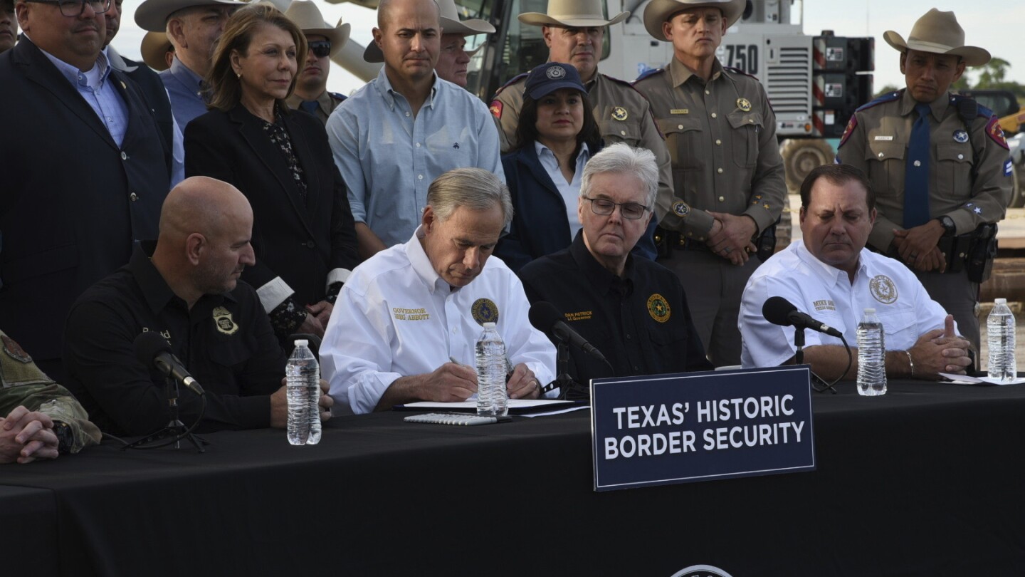 La loi d’immigration du Texas appuyée par le gouverneur Greg Abbott suscite la controverse