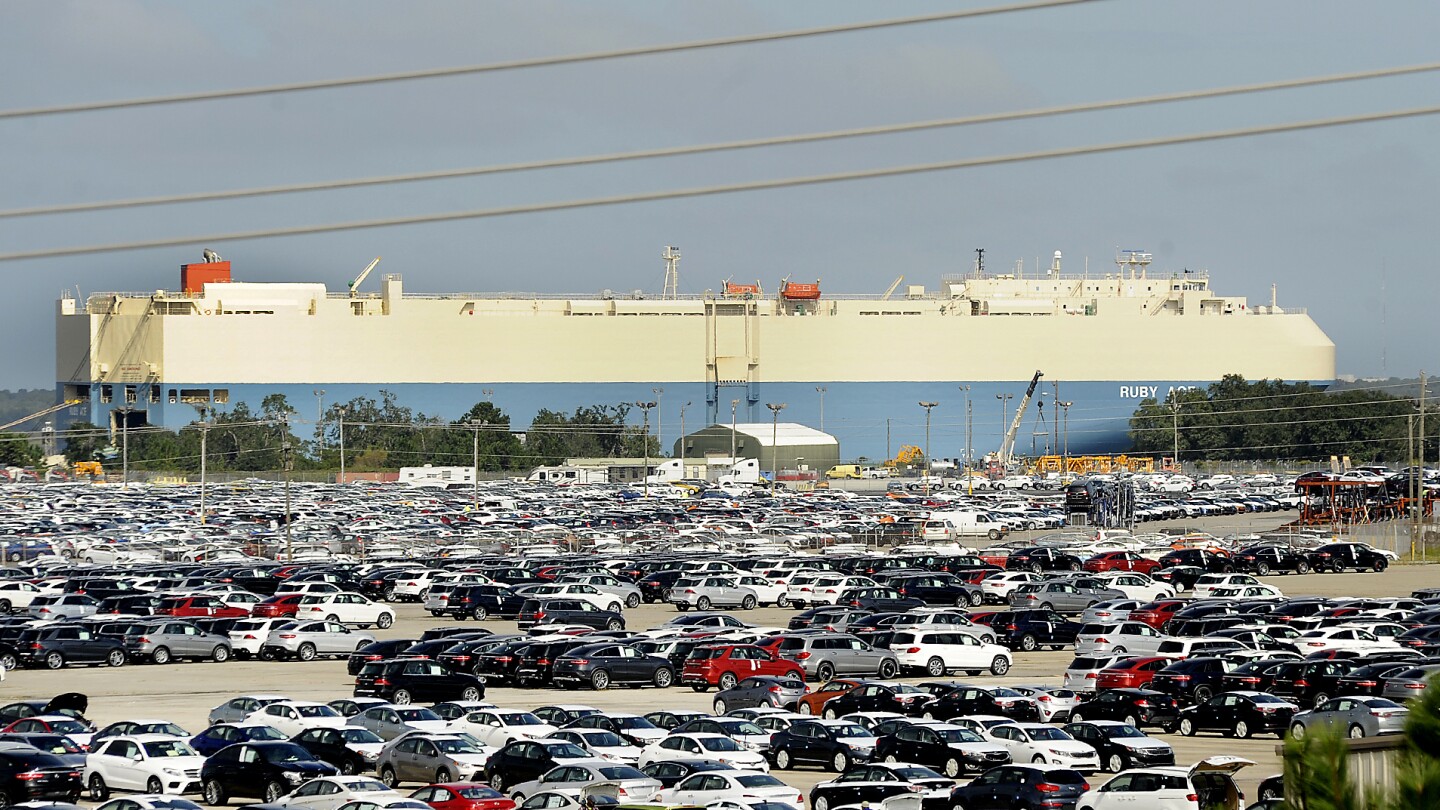 Морските пристанища на Джорджия са обработили рекорден брой автомобили през 2023 г., докато търговията с контейнери е намаляла с 16%