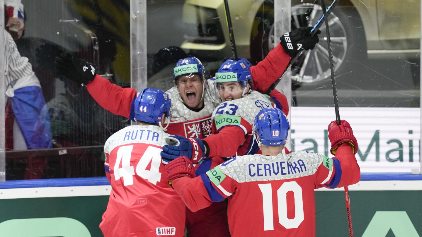 Чехия надделя над Швеция със 7-3, за да организира световния финал по хокей на лед срещу Канада или Швейцария