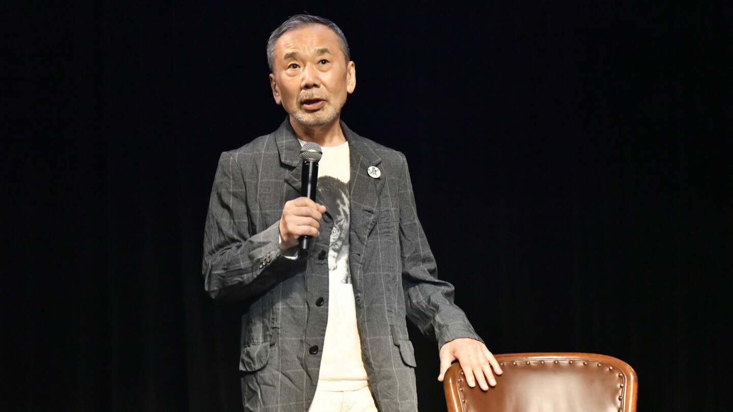 Novelist Murakami hosts Japanese ghost story reading ahead of Nobel Prize announcements-ZoomTech News