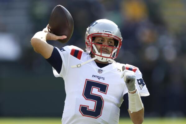 New England Patriots quarterback Brian Hoyer warms up before an NFL football game against the Green Bay Packers, Sunday, Oct. 2, 2022, in Green Bay, Wis. (AP Photo/Matt Ludtke)